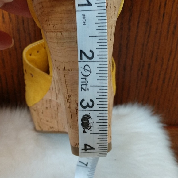 NWT Marc Fisher wedged sandals. Size 7 - Picture 7 of 9